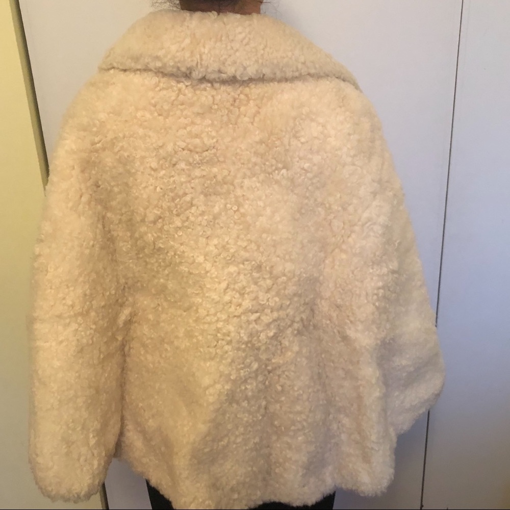 Shearling cape - Picture 3 of 7
